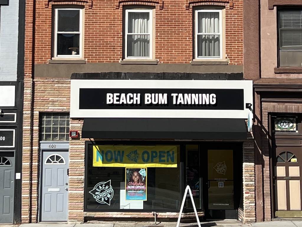 Beach Bum Tanning Signage