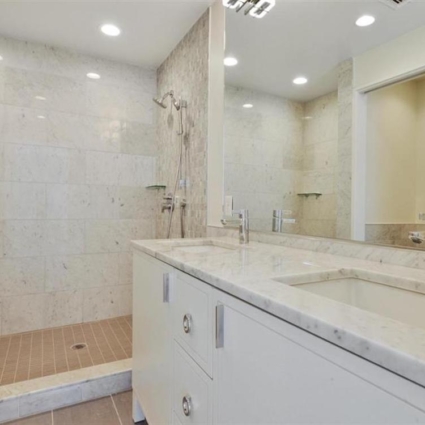 705 Clinton Street Bathroom
